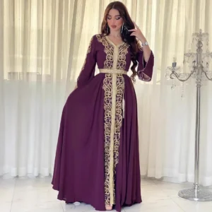 Caftan de Luxe "Altesse Pourpre"  avec Broderies d'Or et Perlage