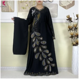 Djellaba Noire Élégance Paon  Brodée Luxe Femme